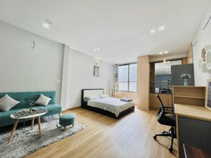 cho thuê studio 42m2 cửa sổ lớn thoáng sáng cả ngày ngay ngã tư hàng xanh thuận tiện qua q1