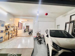 hoàng hoa thám: 150m nhà đẹp 6 tầng thang máy-ô tô 7 chỗ vào nhà, đủ pccc, dòng tiền tốt
