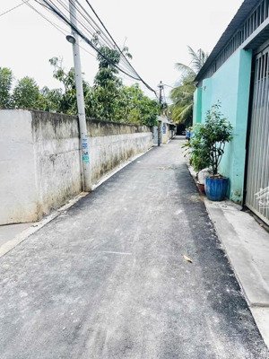 chủ cần bán gấp lô đất 83m2/4tỷ5 hẻm 1/ ngay nguyễn thị định, cách mt 50m,shr, khai thác đầu tư