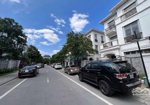 bán biệt thự song lập, quế vinhomes riverside long biên, 4 tầng thang máy, dt 176m- chỉ hơn 50 tỷ.