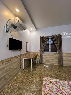 cho thuê phòng như ks trong khu làng đại học quốc gia . giá 3,5 tr