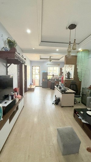 chính chủ cần bán căn hộ b10 nam trung yên, lô góc 69m2 2pn, nội thất hiện đại giá chỉ nhỉnh 5 tỷ