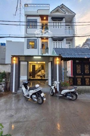 chủ nhà đi định cư úc,bán nhà đường ôtô. đường đỗ ngọc thạnh.giá:3tỷ780/76m2.đang cho thuê 17tr.