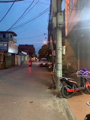 cần bán căn nhà lô góc nhà phố thanh am đường rộng rãi lô góc hiếm cạnh nhà văn hoá