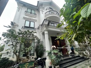 bán biệt thự đảo hoa sữa kđt vinhome riverside, cực vip, 367m 5t mt10m, giá 159 tỷ