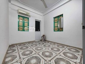 chính chủ cho thuê nhà nguyên căn 279 đội cấn ba đình ngõ thông chỉ 30m ra ô tô