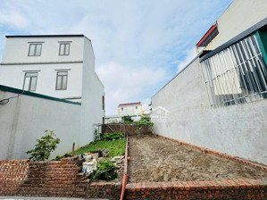 chính chủ cần tiền gửi bán gấp mảnh đất đẹp hoa hậu thôn lại đà. đông hội. đông anh