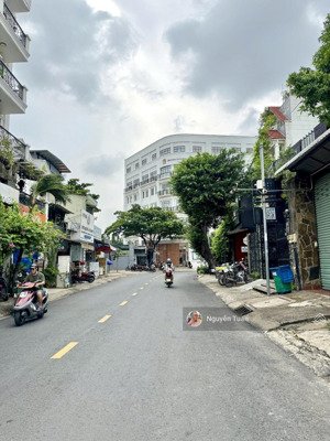 bán nhà mặt tiền đường quốc hương, thảo điền vị trí vàng kinh doanh, giá tốt