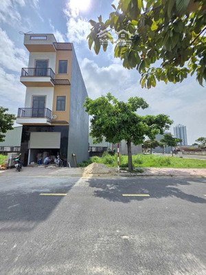 cần bán lô đất ngay kdc - lpap1 , 70m2 thổ cư đã lên 100, đường thông 2 đầu, đi ra đt743 chỉ 300m.