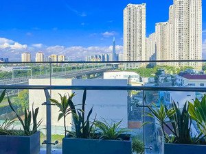 cần bán căn hộ tại gateway thảo điền tầng thấp gồm 4 phòng ngủ view landmark 81 với diện tích 142m2
