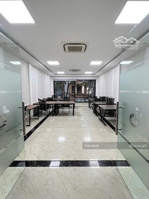 chính chủ cần cho thuê nhà mặt phố dịch vọng, trần thái tông, cầu giấy. thông sàn thang máy