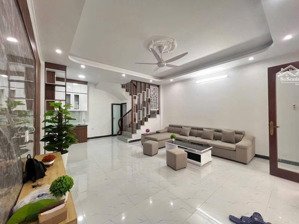 bán nhà thạch bàn 39m2 4,5 tầng lô góc - mặt tiền rộng - full nội thất mới xịn sò - nhỉnh 7 tỷ