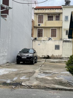 đất nền mặt tiền đường số, thuộc kdc phong phú 5. dt: 7x19,5m = 136,5m2 sổ hồng riêng. giá 10 tỷ