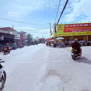 cần cho thuê mặt bằng 2 mặt tiền , ngay trung tâm đắc địa ngã 3 mỹ hạnh nam