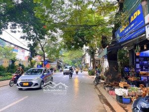 mặt phố hoàng hoa thám - 5 tầng 1 hầm - thang máy - vỉa hè kinh doanh - vị trí đắc địa - dt3