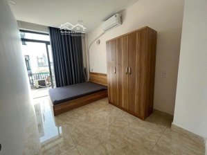 chính chủ cho thuê chdv 2pn ban công thang máy