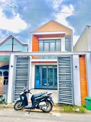 NHÀ LẦU Ở NGAY GẦN UỶ BAN PHƯỜNG TÂN TRIỀU