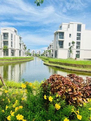 biệt thự nghỉ dưỡng cạnh sân golf - hàng ngoại giao dt: 357m2 giá siêu hấp dẫn chỉ từ 37tr/m2