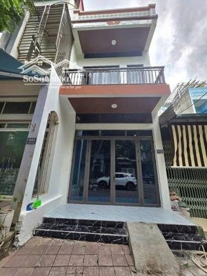 bán nhà 2 tầng 1 tum: đường điện biên đường to rộng, kinh doanh sầm uất của phường lào cai