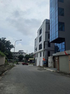 cho thuê tòa nhà 7 tầng, thang máy - full đồ - ô tô tránh, đỗ ngày đêm