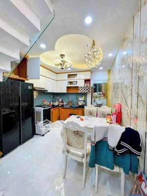 duy nhất căn trường sa giá chưa tới 6tỷ2 tl bớt lộc vị trí đắc địa giáp q1 - q3 kdmb đang cho thuê