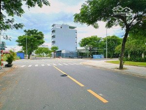 giá tốt! bán nhanh cặp đất trục shophouse, kẹp vệt cây xanh, sát trường đh fpt siêu hiếm & đẹp