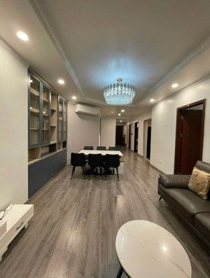 bán căn 3pn; 119m2; full nội thất như ảnh thuộc toà t2 times city; có slot oto vĩnh viễn