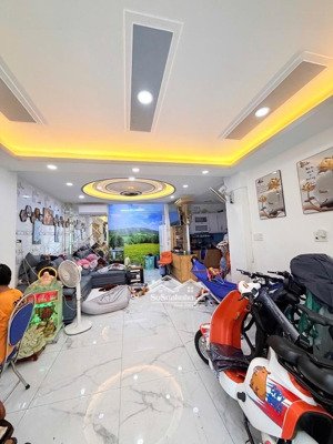 phú nhuận - nhà mới đẹp ở ngay - ngang 4.4m - nhỉnh 7tỷ