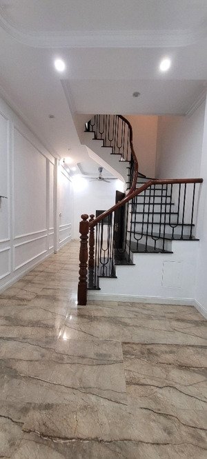 nhà hoa hậu ngay thanh trì - ô tô đỗ cửa nhà