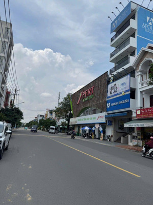 bán nhà 2 tầng cực vip đường m trong tthc dĩ an gần trường anh ngữ việt mỹ. thấp hơn 1 tỷ