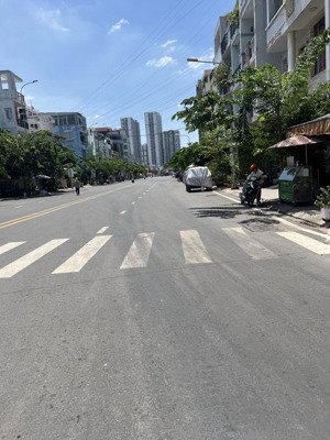 bán biệt thự sân vườn an lạc sát võ văn kiệt 3 tầng 136m2 nhỉnh 9 tỷ