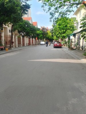 bán nhanh biệt thự làng việt kiều châu âu 150m2 - 3 tầng, mt 10m, 40.5 tỷ