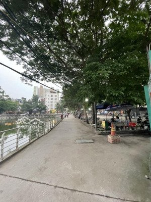 chủ cần tiền bán gấp nhà lô góc kinh doanh view hồ. oto đỗ cửa giá 19,x tỷ