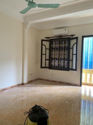 cho thuê nhà ngõ 118 nguyễn khánh toàn dt 60m x 5t ô tô đỗ cửa