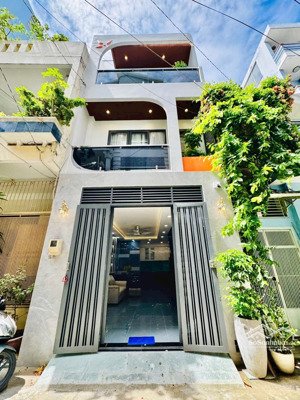 căn nhà nho nhỏ cho cô chú mình lựa chọn 49m2 sổ hồng riêng, hẻm 4m ô tô vào thoải mái