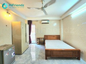 trống sẵn studio ban công gần trần não