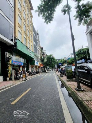 mặt phố ba đình - 3 thoáng 2 mặt tiền kinh doanh - 1 mặt phố vỉa hè - 1 mặt ngõ ô tô tránh
thang má