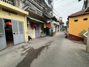 gia đình cần bán nhà nguyễn khoái cách phố 20m ngõ thoáng vị trí đẹp dt cực rộng 45m2 giá nhỉnh 4ty