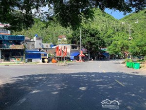 khách sạn mặt đường tùng dinh. khách sạn mặt biển trung tâm đảo cát bà (vị trí vàng)