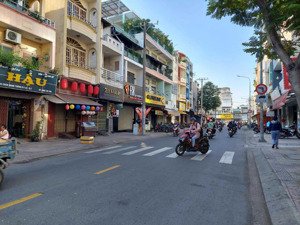 bán nhà mặt tiền hoàng hoa thám, dt 5 x 30m, cấp 4, giá 20.5 tỷ thương lượng