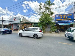 bán nhà cấp 4, mt đỗ xuân hợp, dt: 110.9m2 ( ngang 8.55m ) vị trí đẹp để kinh doanh, giá: 26 tỷ