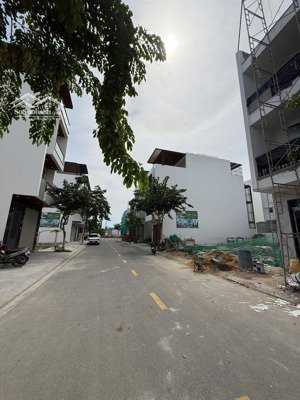 bán lô đường b5 vcn phước long 2, nha trang, kđt duy nhất hiện tại xây xong có sổ. giá tốt