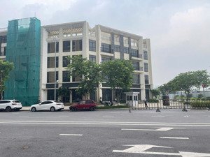 chính chủ gửi bán liền kề starlake, lô góc, diện tích 195m2,mặt tiền 8,5m,xây 4,5 tầng hoàn thiện