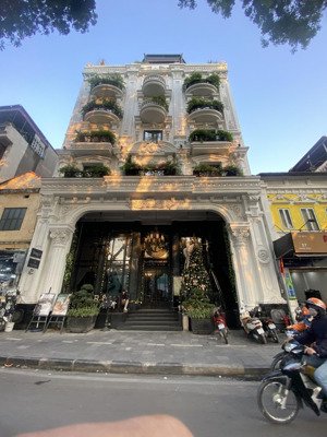 cho thuê toà building mặt phố hàng chuối: diện tích 230m x 8 tầng+ hầm, mặt tiền 11m, mọi mô hình.