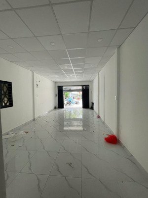 nhà thuê trệt, lầu 4 x 12- mặt tiền kinh doanh hưng phú p8q8 cũ- 18 triệu/ tháng-2 pn,2 wc .