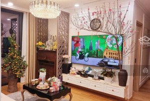 gia đình cần chuyển nhượng căn hộ 2 ngủ đẹp view bể bơi, sổ đỏ sẵn giao dịch, full nội thất đẹp