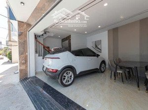 nhà nguyễn văn linh lô góc, 6 tầng, thang máy, garo ô tô, dt 50m2, mt 7m, giá 9.05 tỷ.