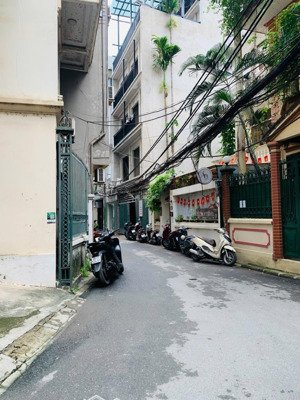 vip nhất khu vực võng thị,46m,5 tầng vuông vắn,lô góc 3 thoáng,6 ngủ, ra hồ tây đi bộ 3 phút