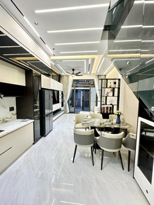 nhà nguyên căn mới 100% phù hợp với khách tây và việt nam