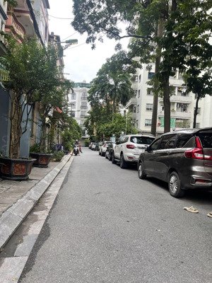 hàng hiếm phố trung hoà, cầu giấy. vỉa hè ô tô tránh kinh doanh. 92m2/5t mặt tiền 5 mét giá 26.9tỷ